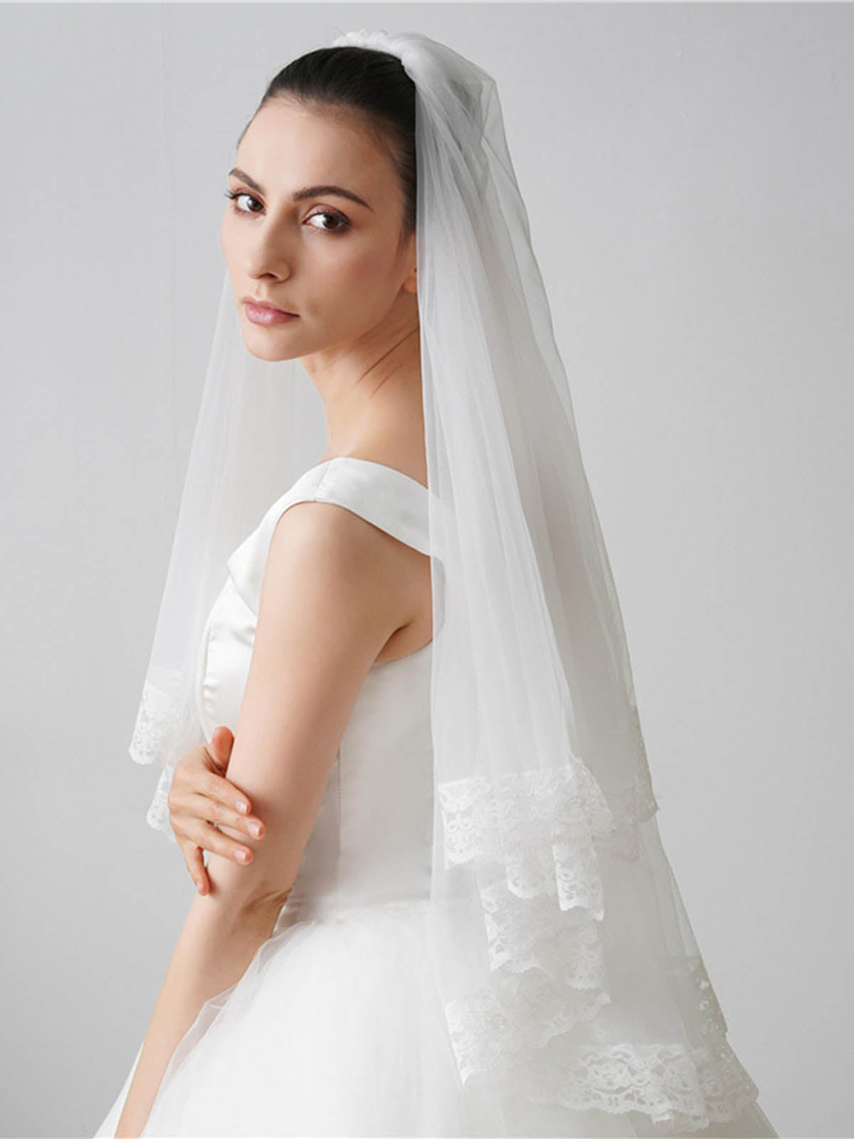 Chic Lace Applique Edge Wedding Veil