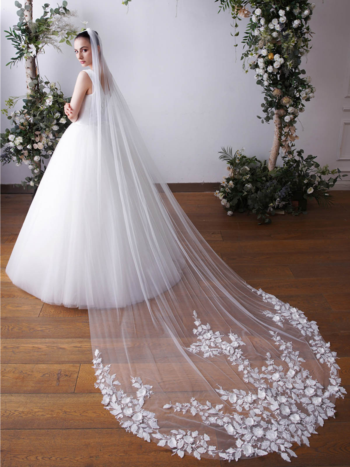 Dreamy One Tier Stereo Flower Satin Long Chapel Veil
