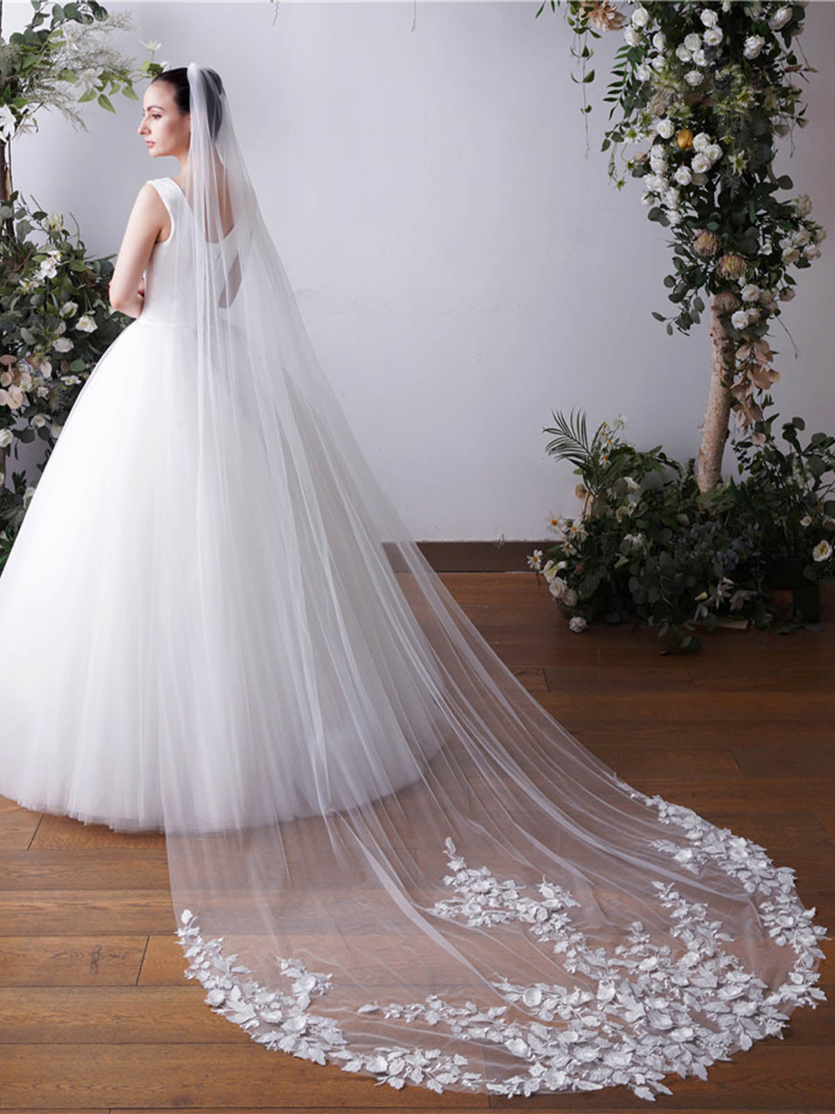 Dreamy One Tier Stereo Flower Satin Long Chapel Veil