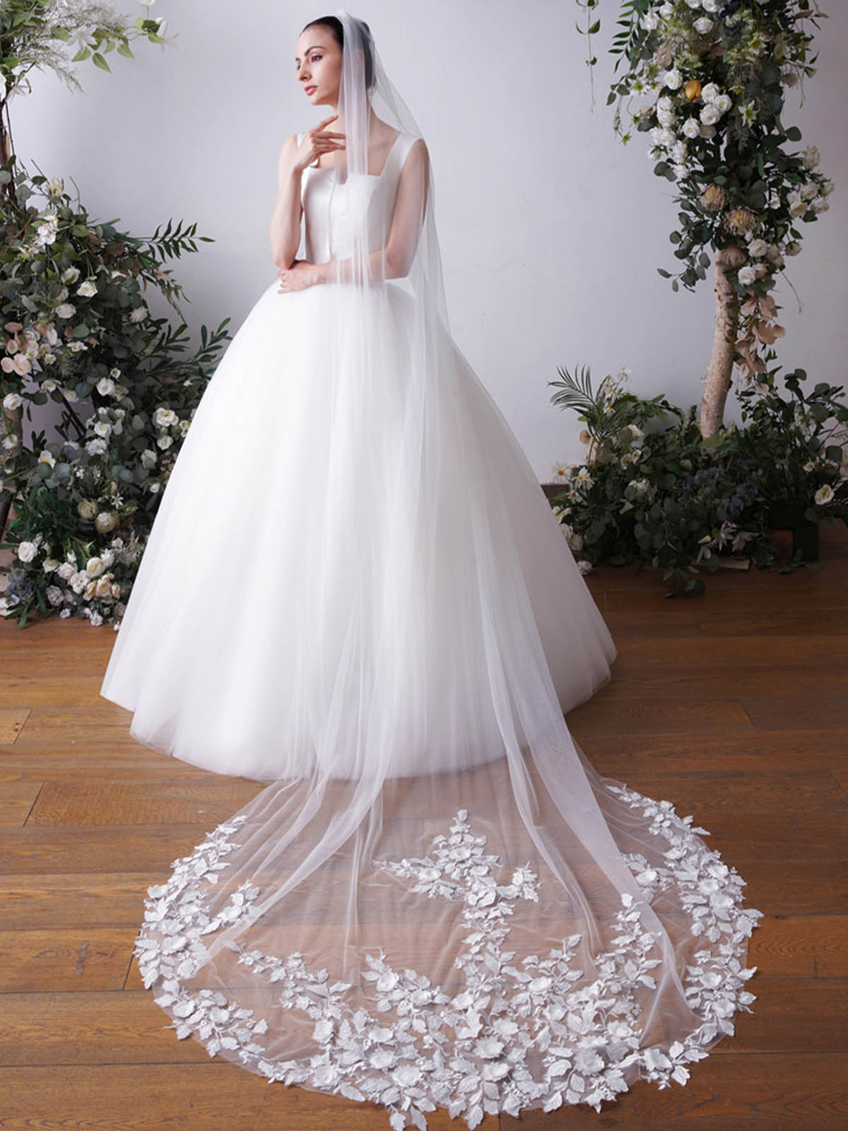 Dreamy One Tier Stereo Flower Satin Long Chapel Veil