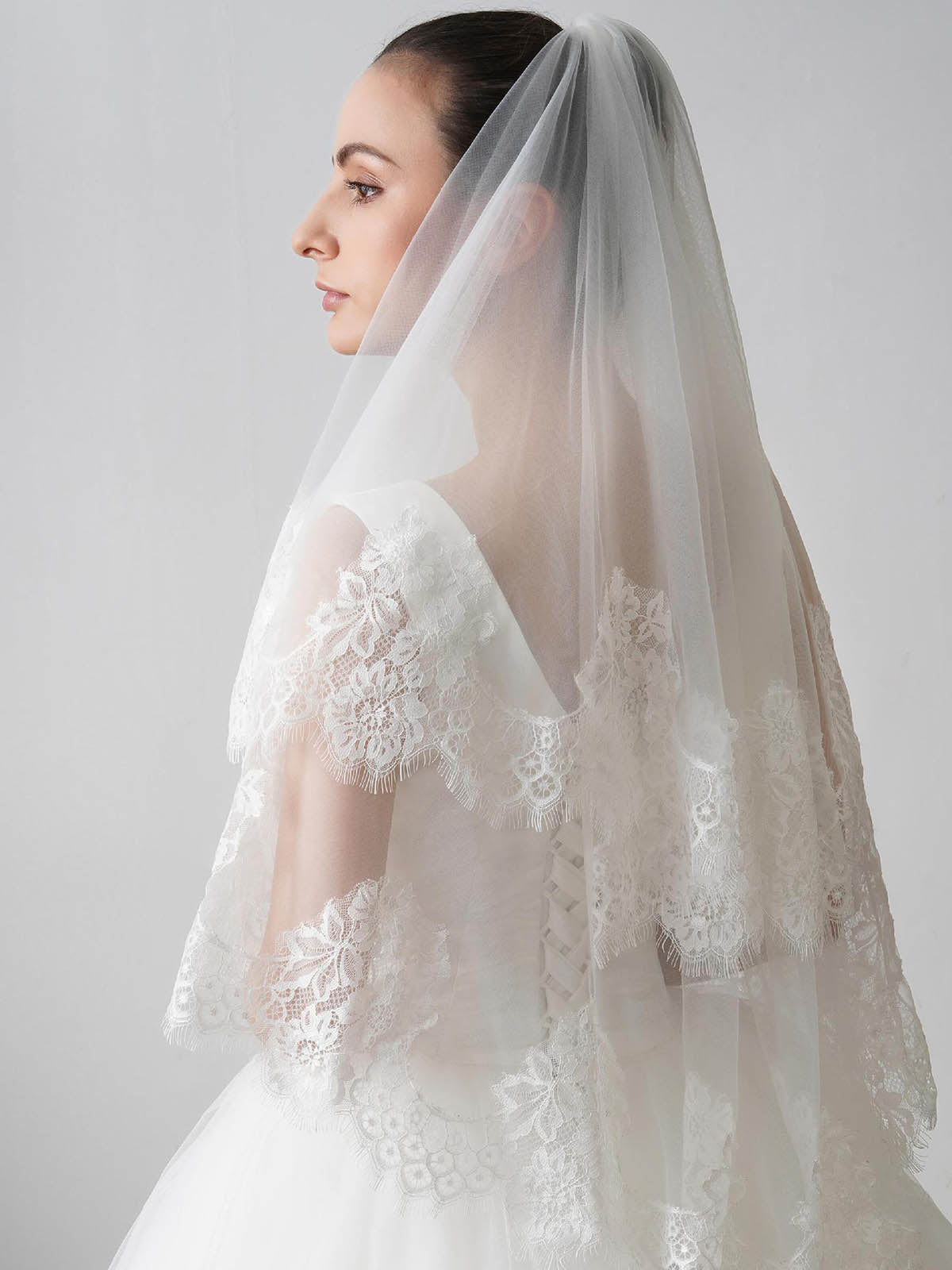 Dreamy Two Layer Short Lace Bridal Veil