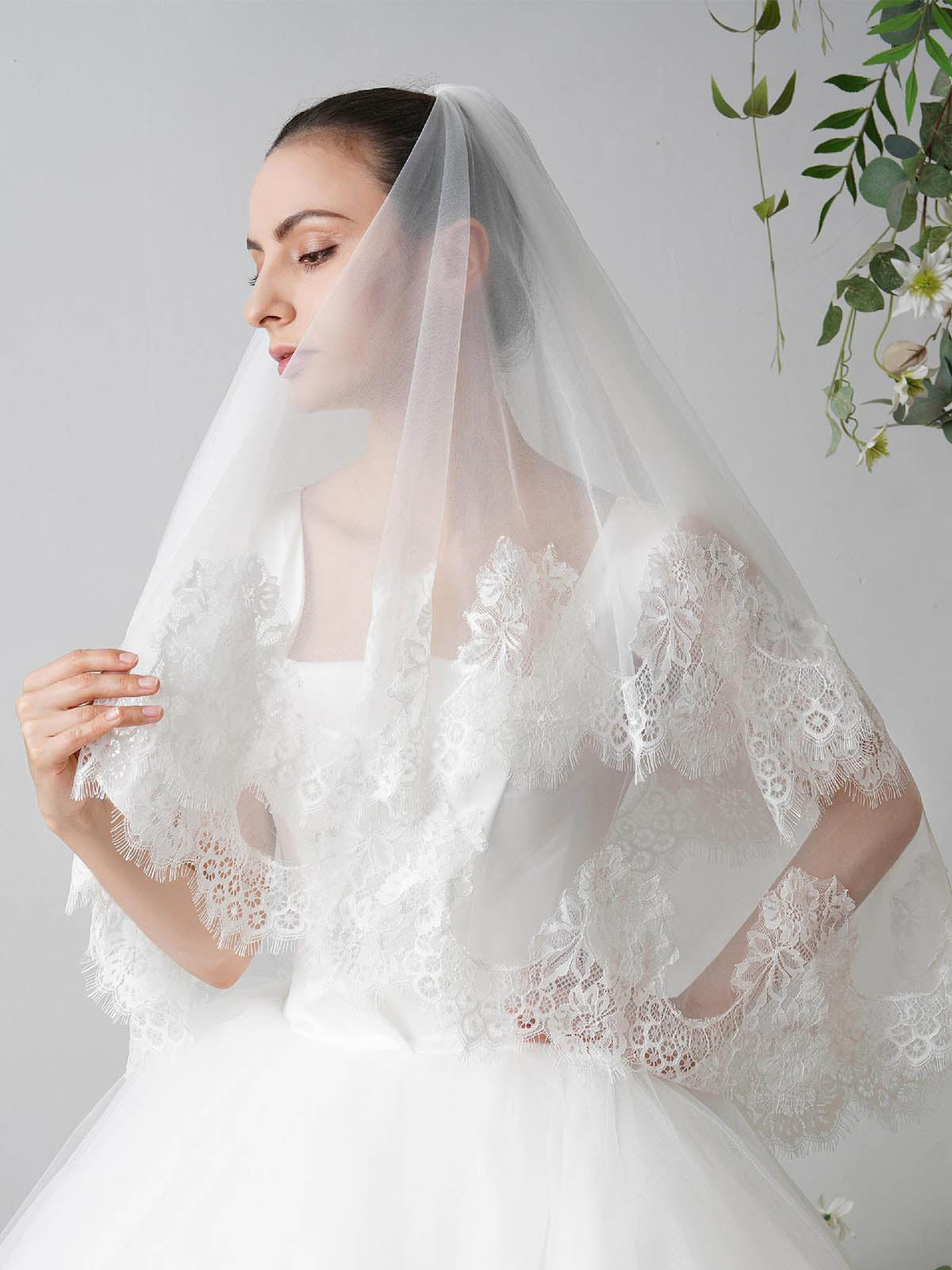 Dreamy Two Layer Short Lace Bridal Veil