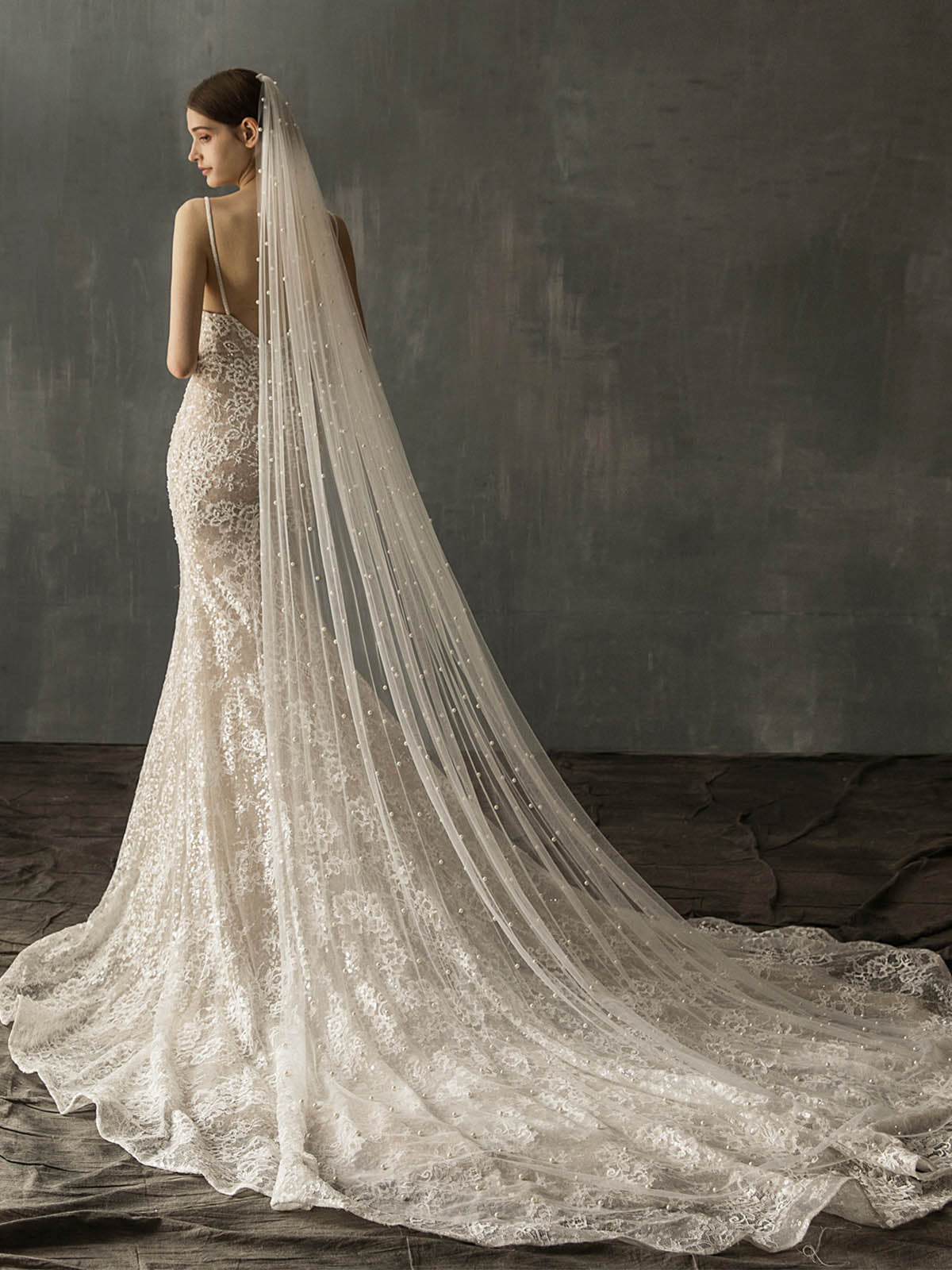 Graceful One Tier Pearl Long Chapel Veil