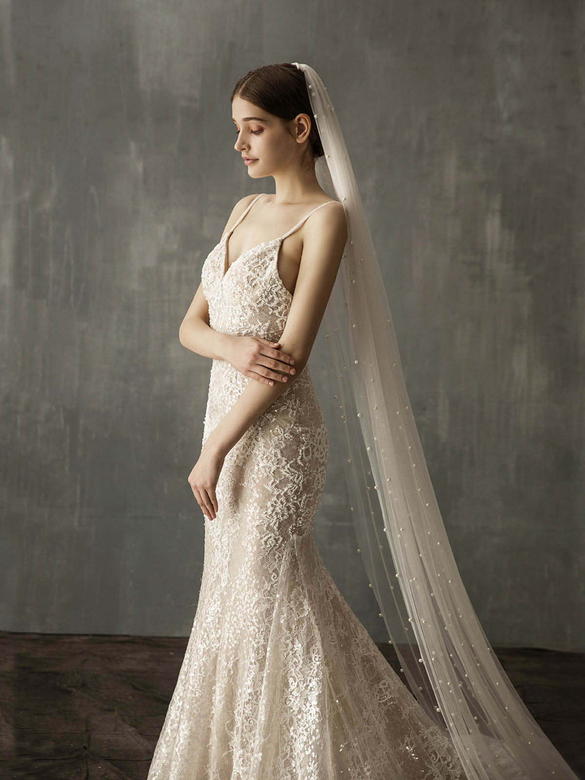 Graceful One Tier Pearl Long Chapel Veil
