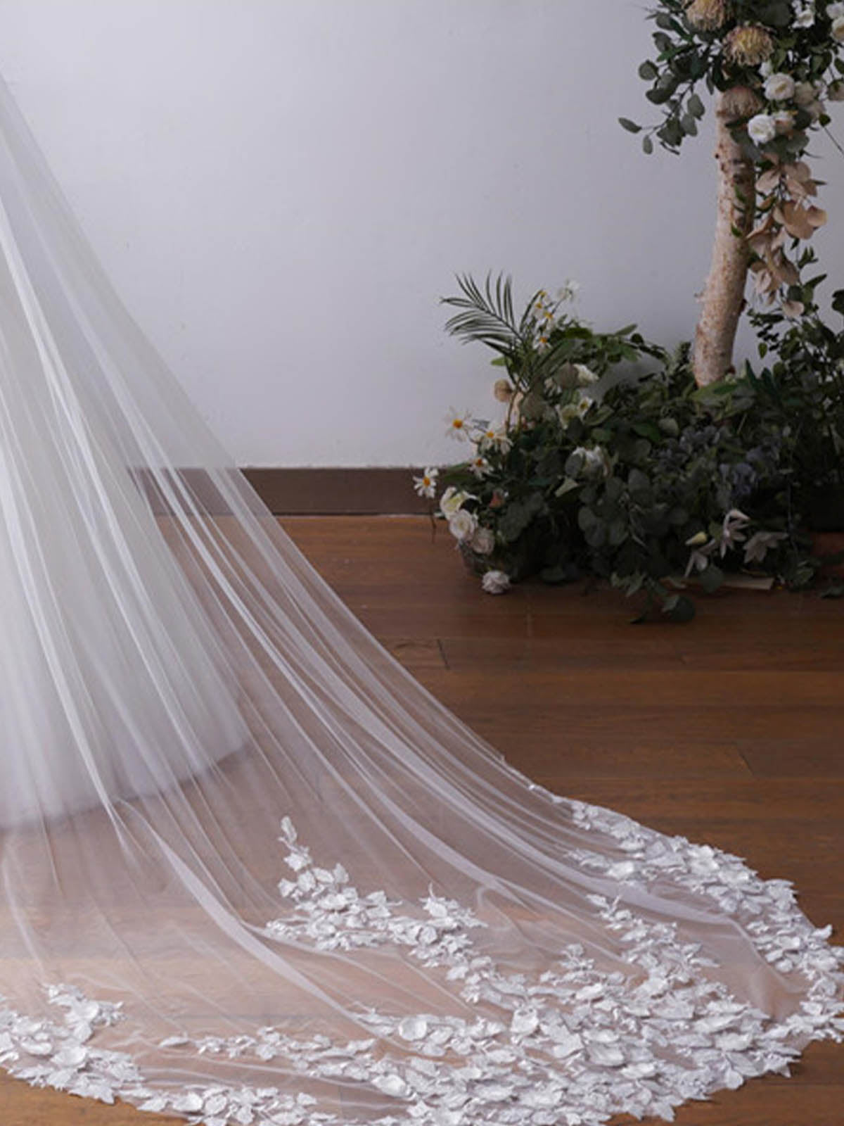 Dreamy One Tier Stereo Flower Satin Long Chapel Veil