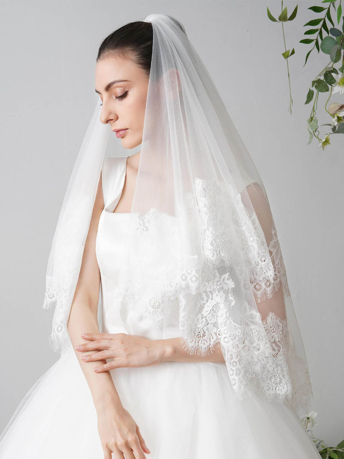 Dreamy Two Layer Short Lace Bridal Veil