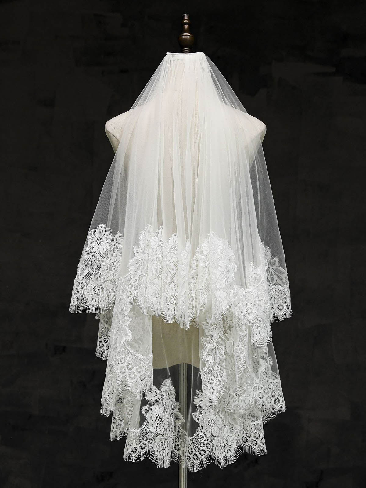 Dreamy Two Layer Short Lace Bridal Veil