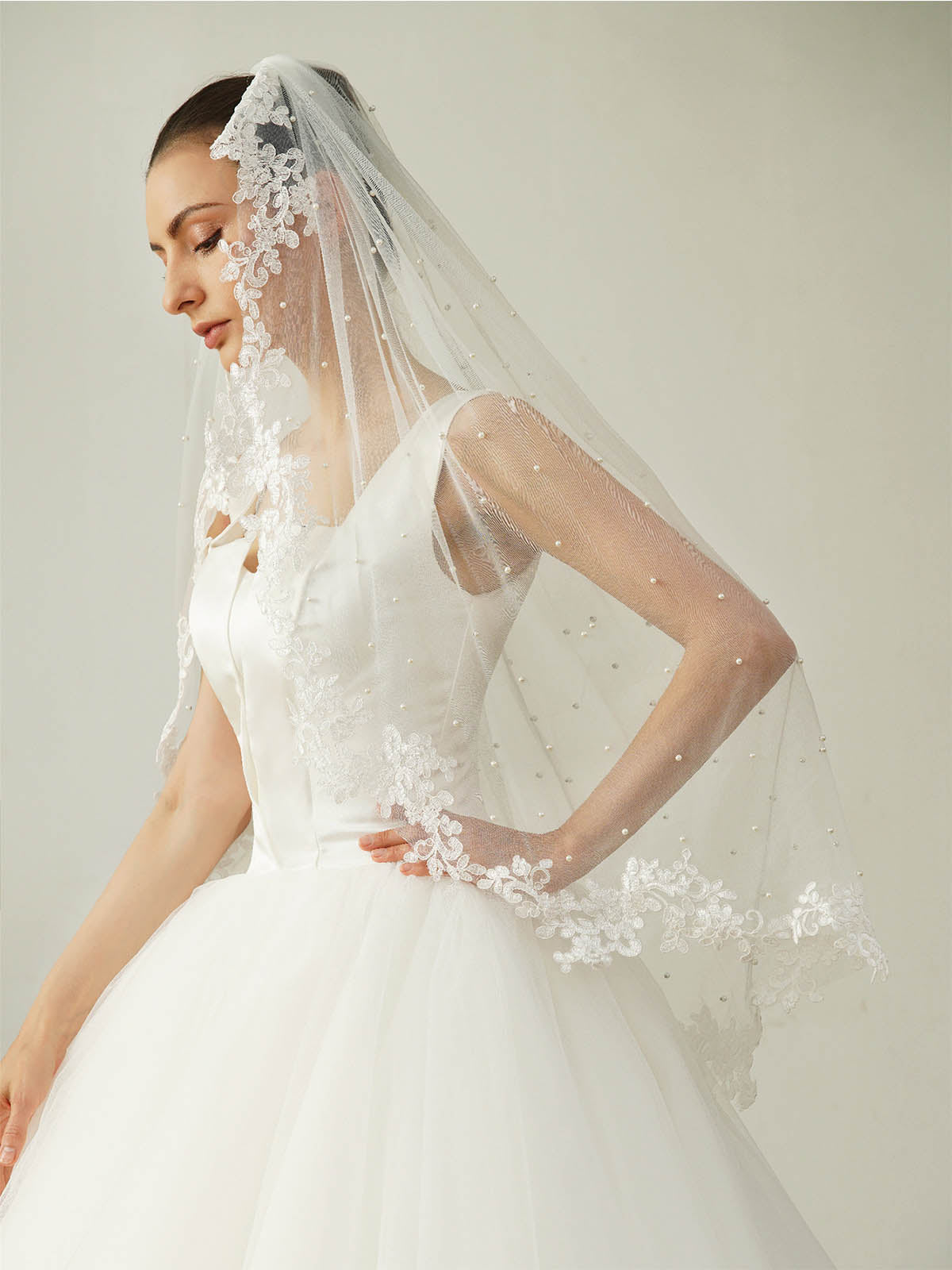 Elegant Pearl Lace Applique Edge Tulle Bridal Veil