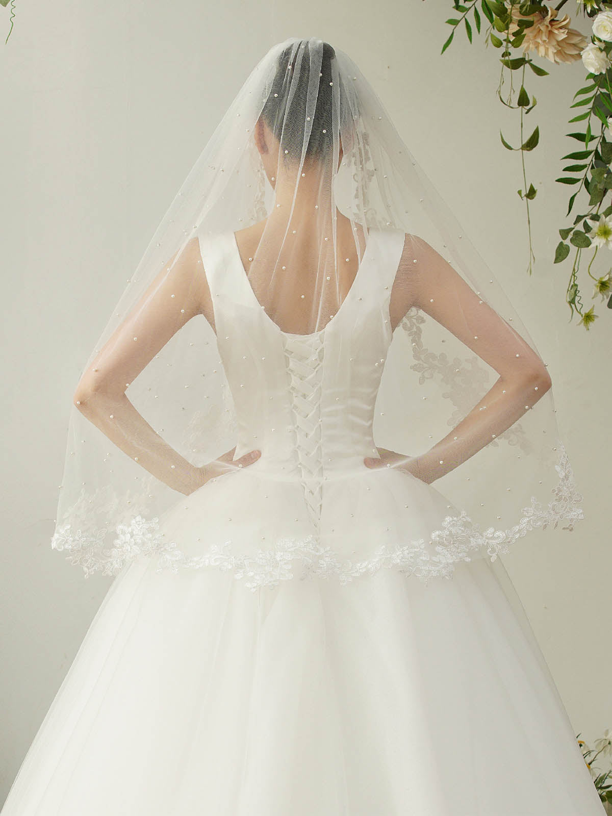 Elegant Pearl Lace Applique Edge Tulle Bridal Veil