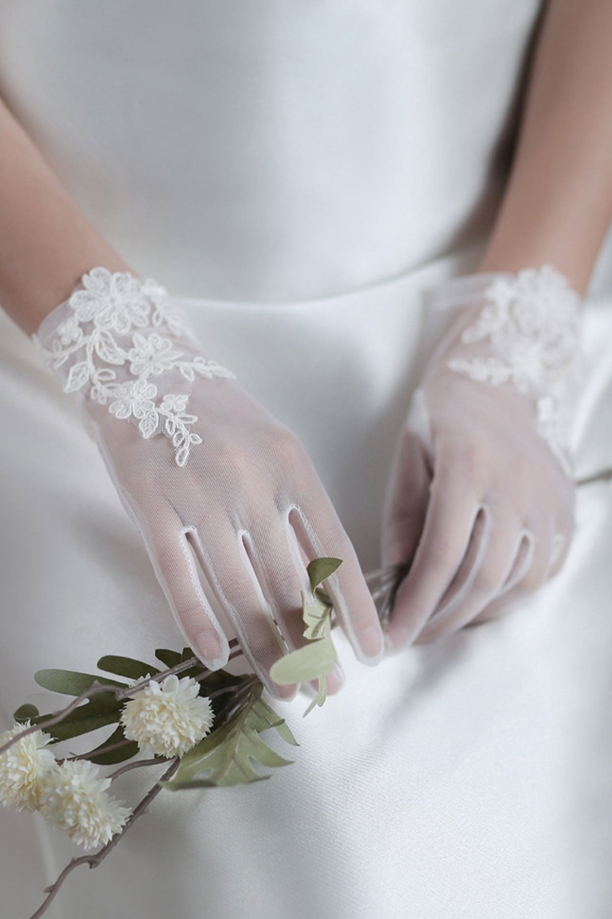 Modern Floral Embroidered Wedding Bridal Gloves